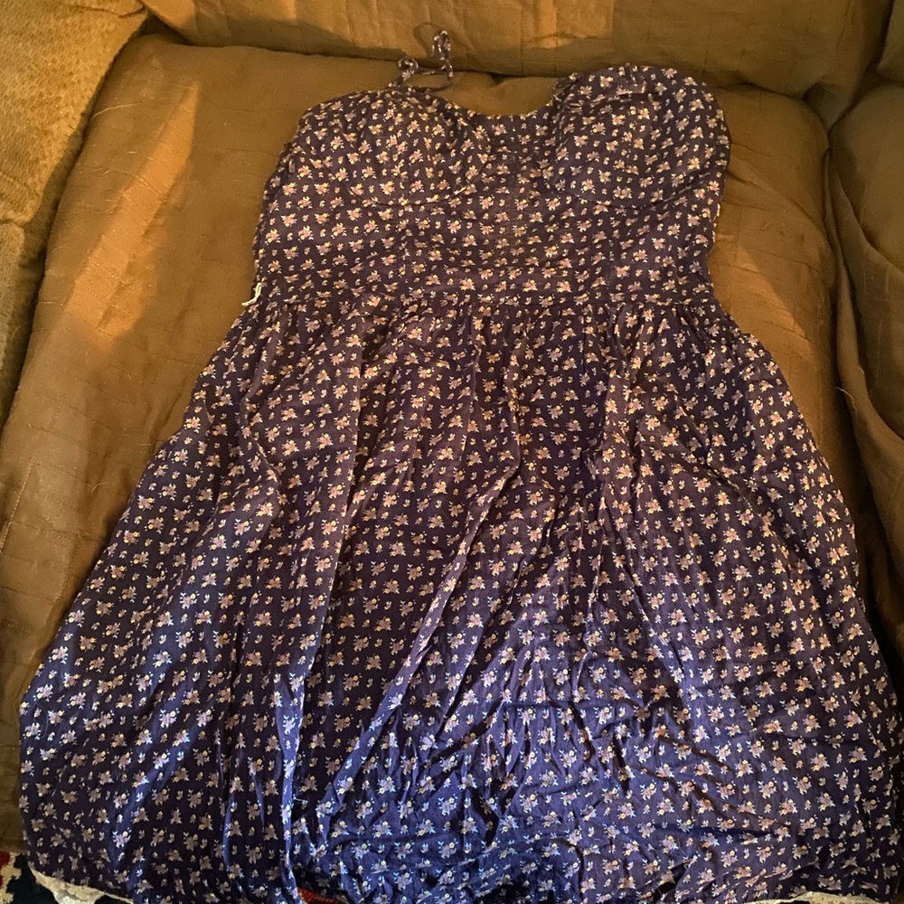Cute junior dress. Brand name is Deb. Fits smAll.